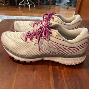 Brooks Ghost 12